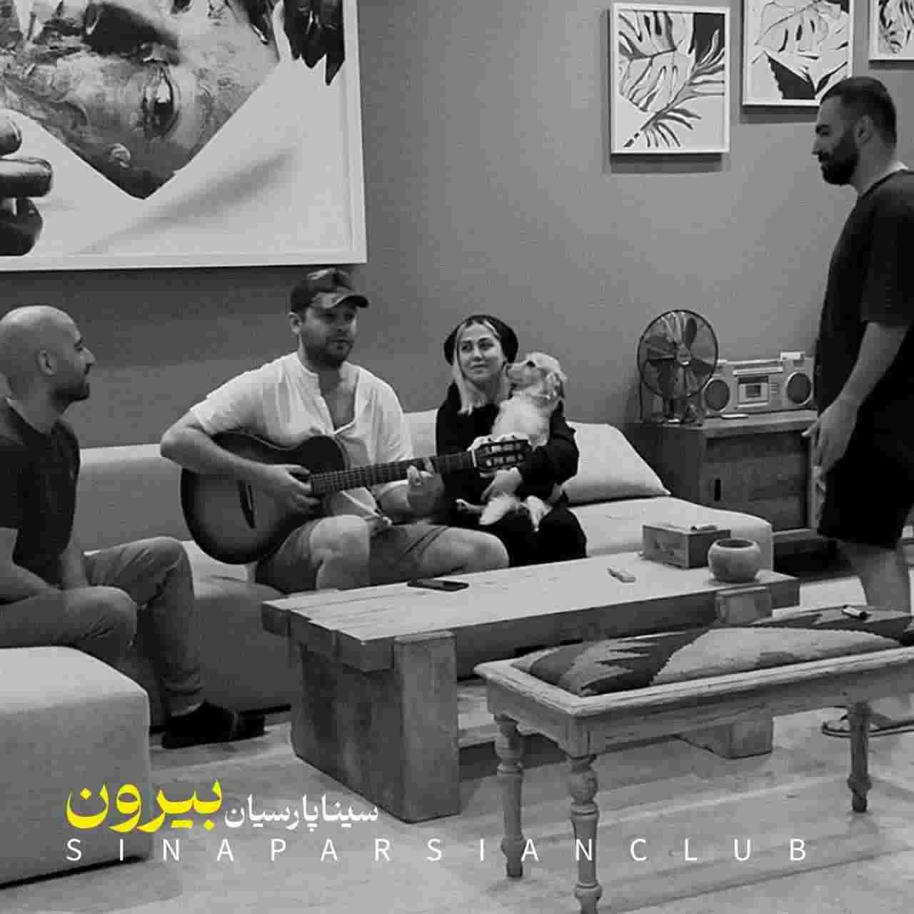 بیرون